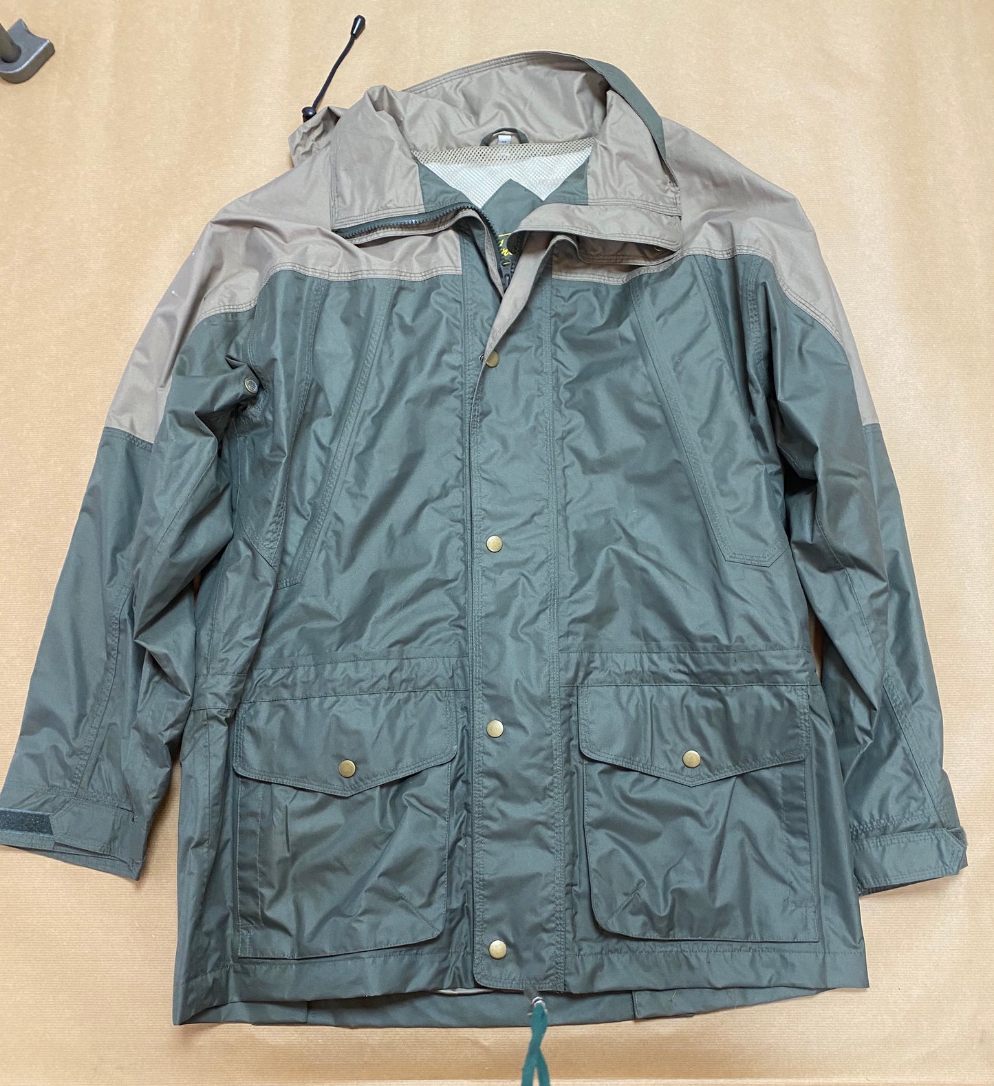 Aronwear Buxton Waterproof Breathable Jacket Green Beige Shoulders