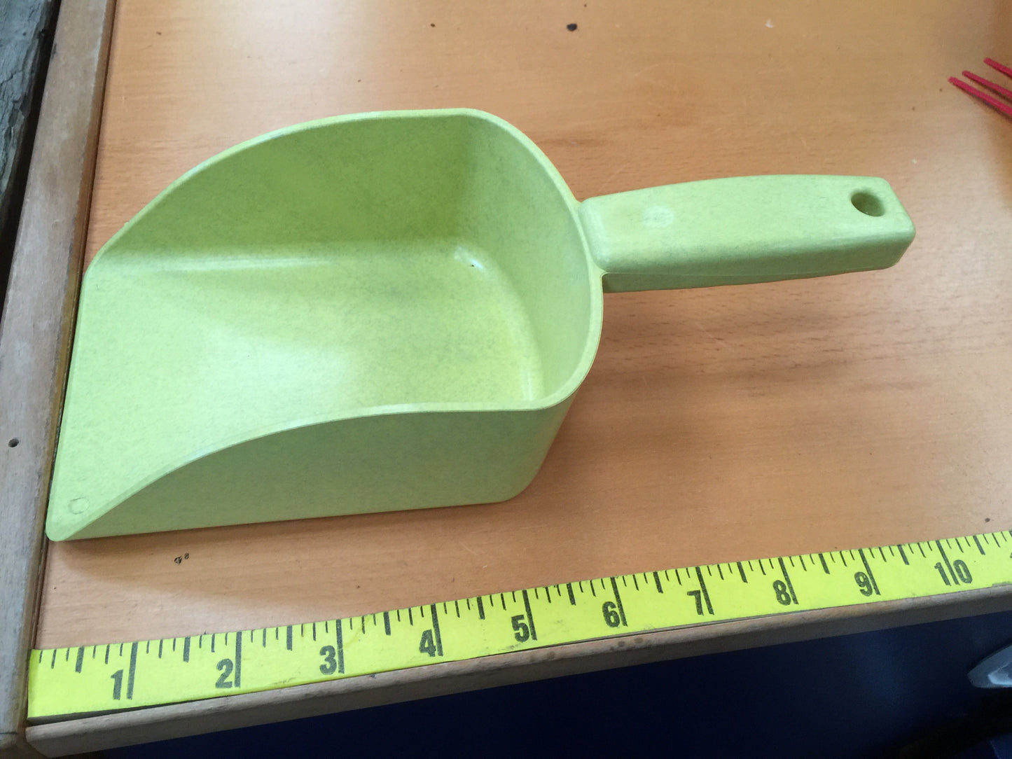 Salmon Square Plastic Feed Scoop Burgundy Large & Small