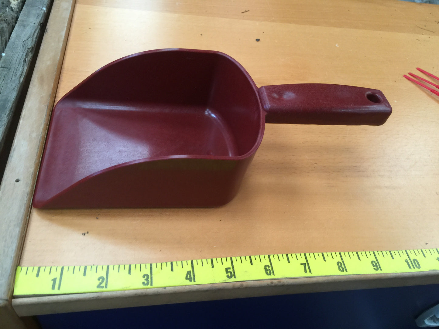 Salmon Square Plastic Feed Scoop Burgundy Large & Small