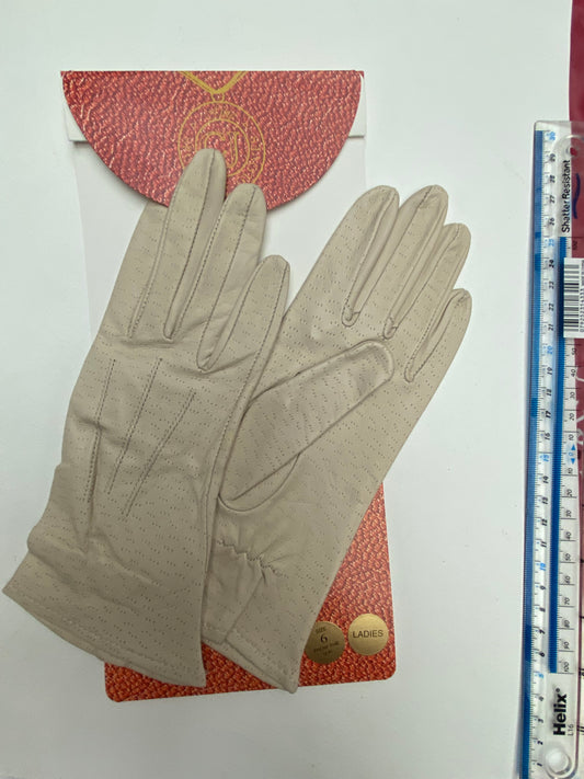 Glove Chester Jeffries Fine Ladies Ivory Leather Ladies