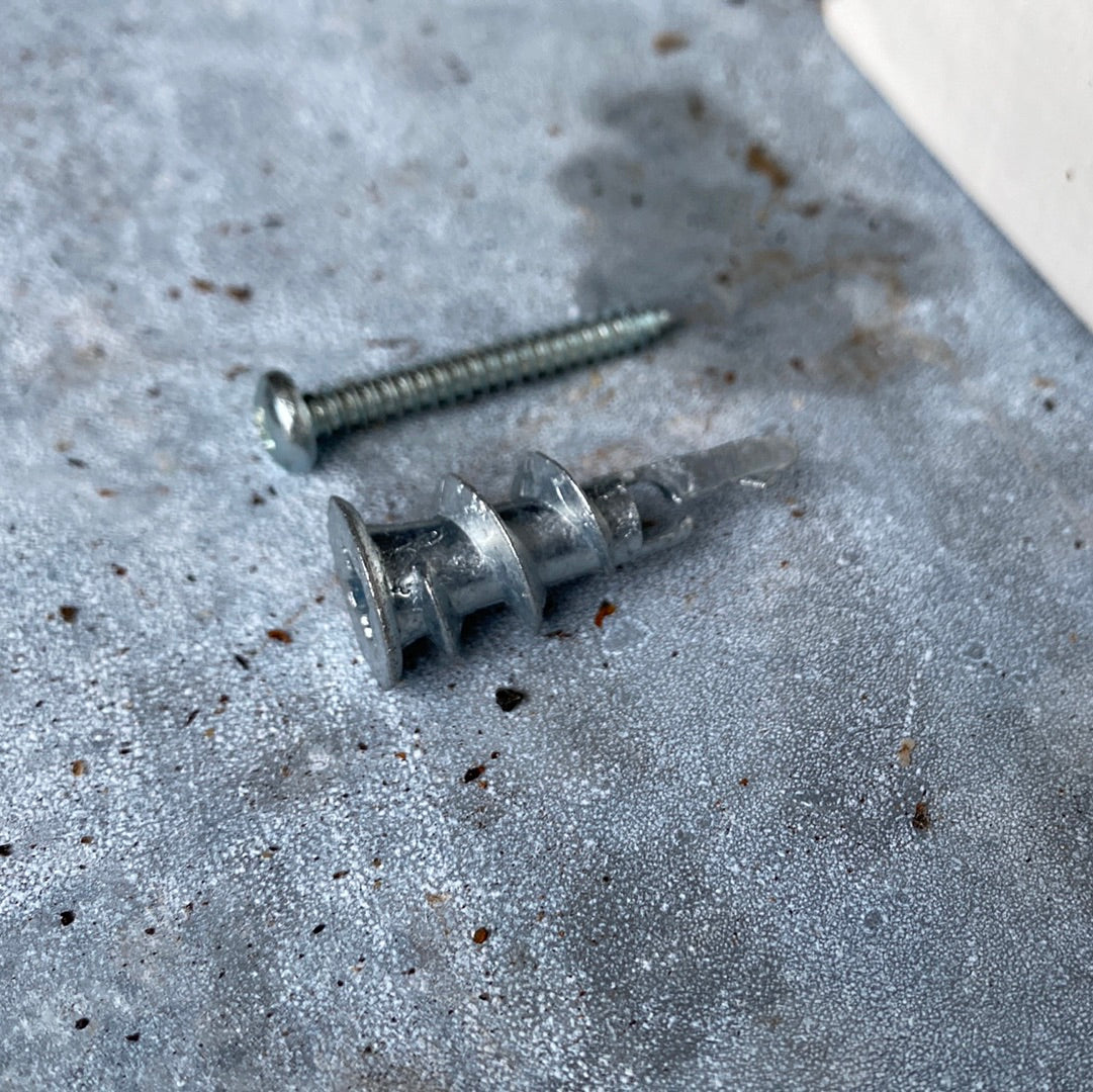 Metal 32mm speed plug plasterboard cavity screws ox 100 slight tarnished C3